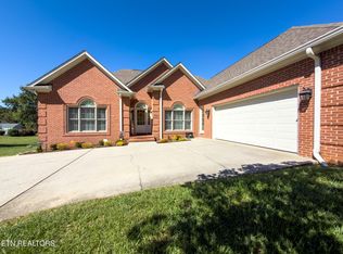 2451 Parris Dr, Lenoir City, TN 37772