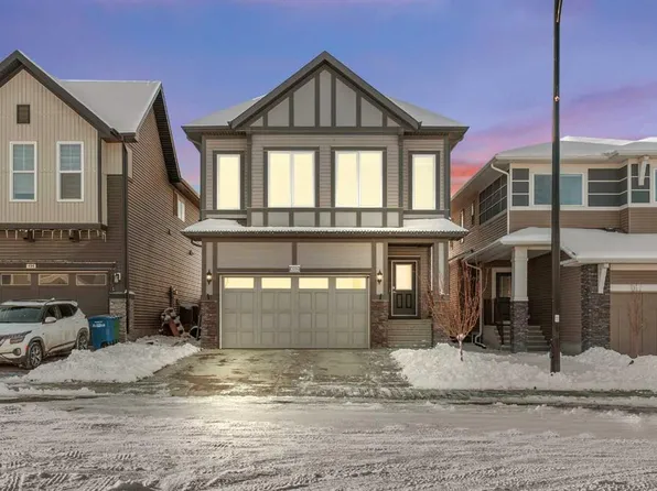 492 E Chinook Gate Sq SW, Airdrie, AB T4B 4W1