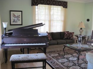 16 Frenchs Ln, Kensington, NH 03833