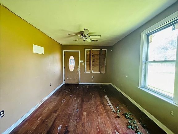 5th image of 2413 Bartholomew St