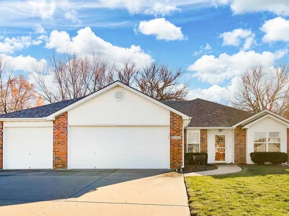1109 Bristol Dr, Raymore, MO 64083