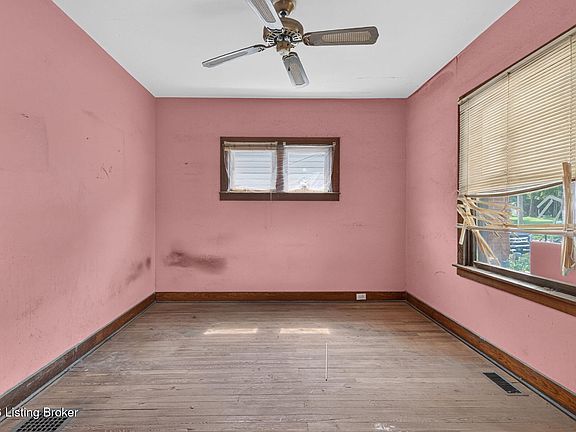 3rd image of 1119 E Burnett Ave