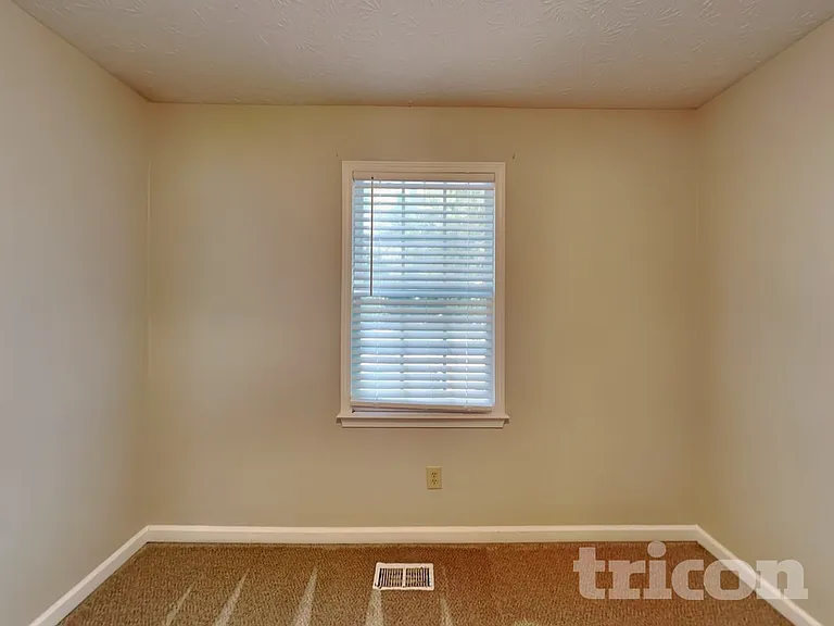 645 Dillon Dr — Photo 7