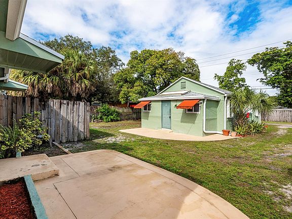 4th image of 224 SW 15th Street