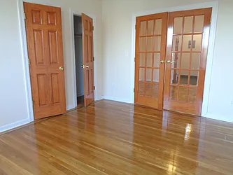 Rented by Zikos Realty Services