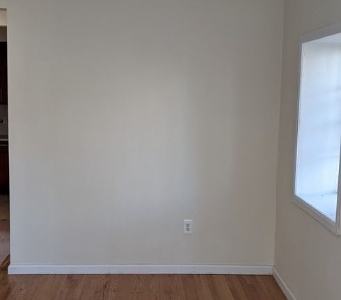 3rd image of 108 E 28th St #1