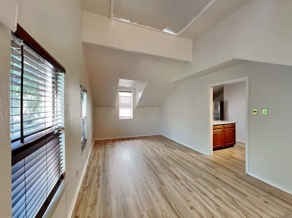 3551 W 4th St APT 5, Fort Worth, TX 76107