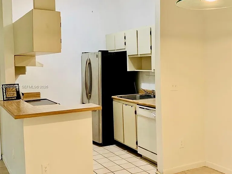 809 NE 199th St #206-7 — Photo 5
