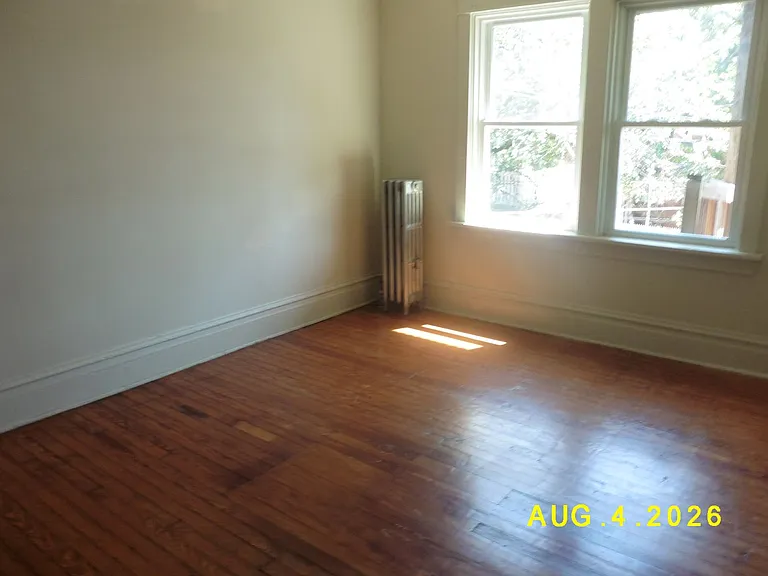 1527 Catherine St — Photo 8