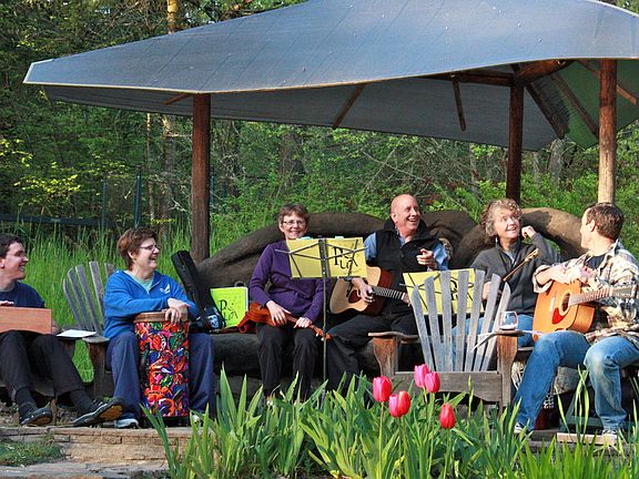 Co-housing music moment