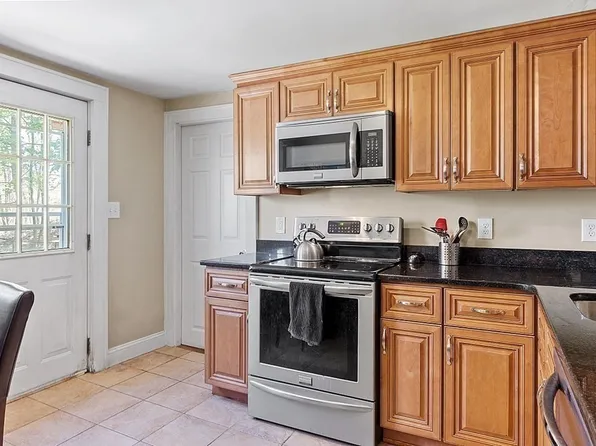 15-17 Stirling St, Andover, MA 01810