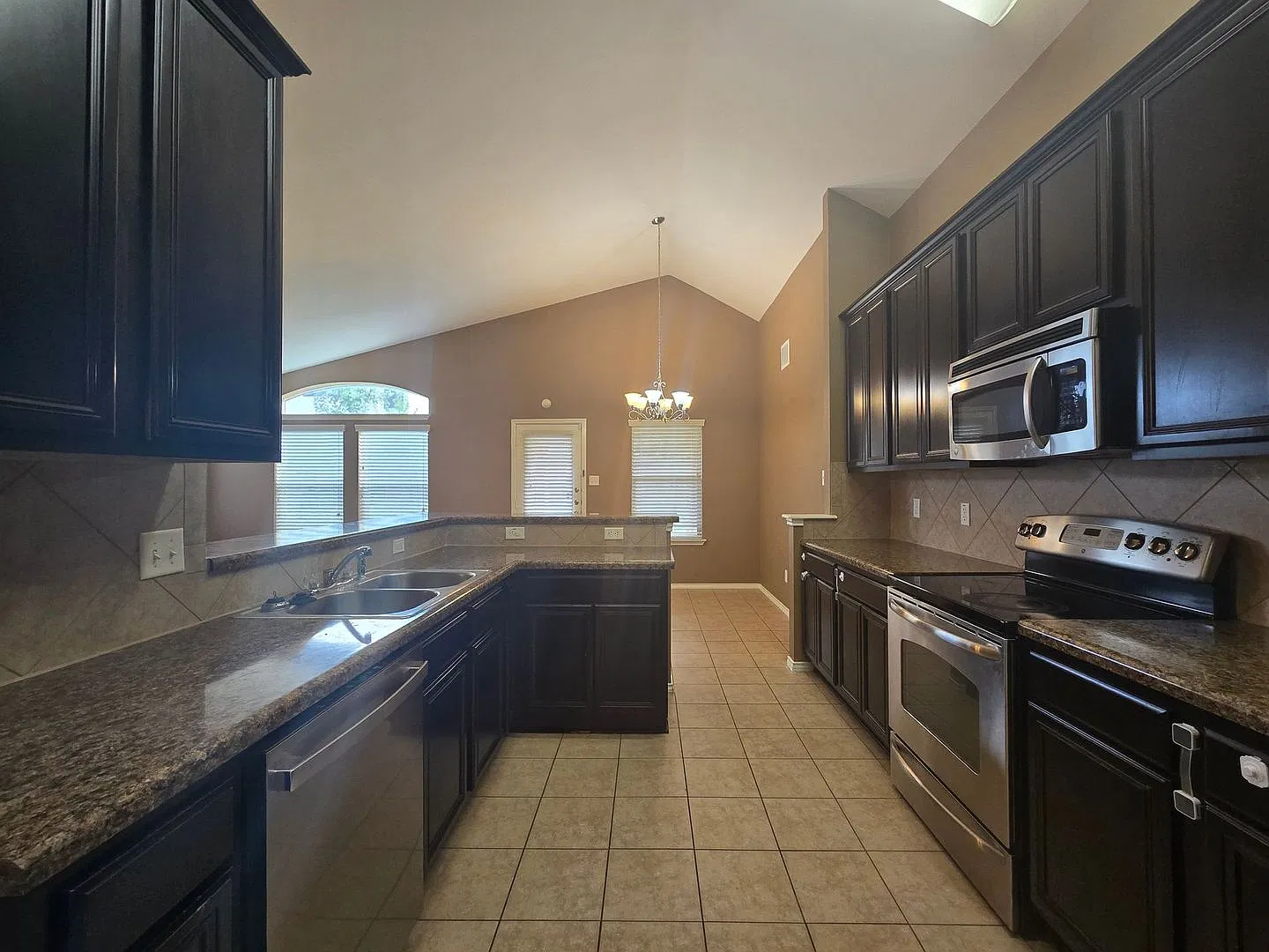 Section 8/Hud Accepted - Rent Reduction -Coming Soon! — Photo 4