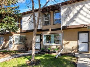 630 S Sabrina Rd SW #34, Calgary, AB T2W2N7