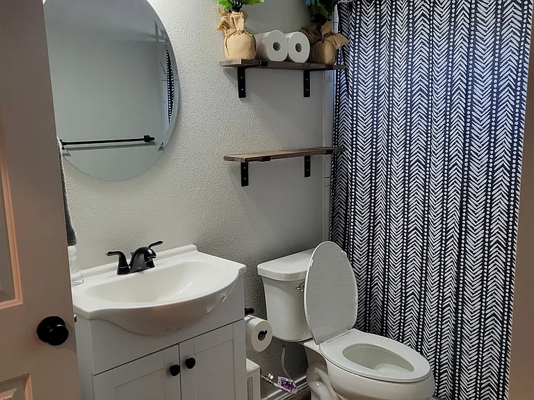 904 Estelle Ave — Photo 5