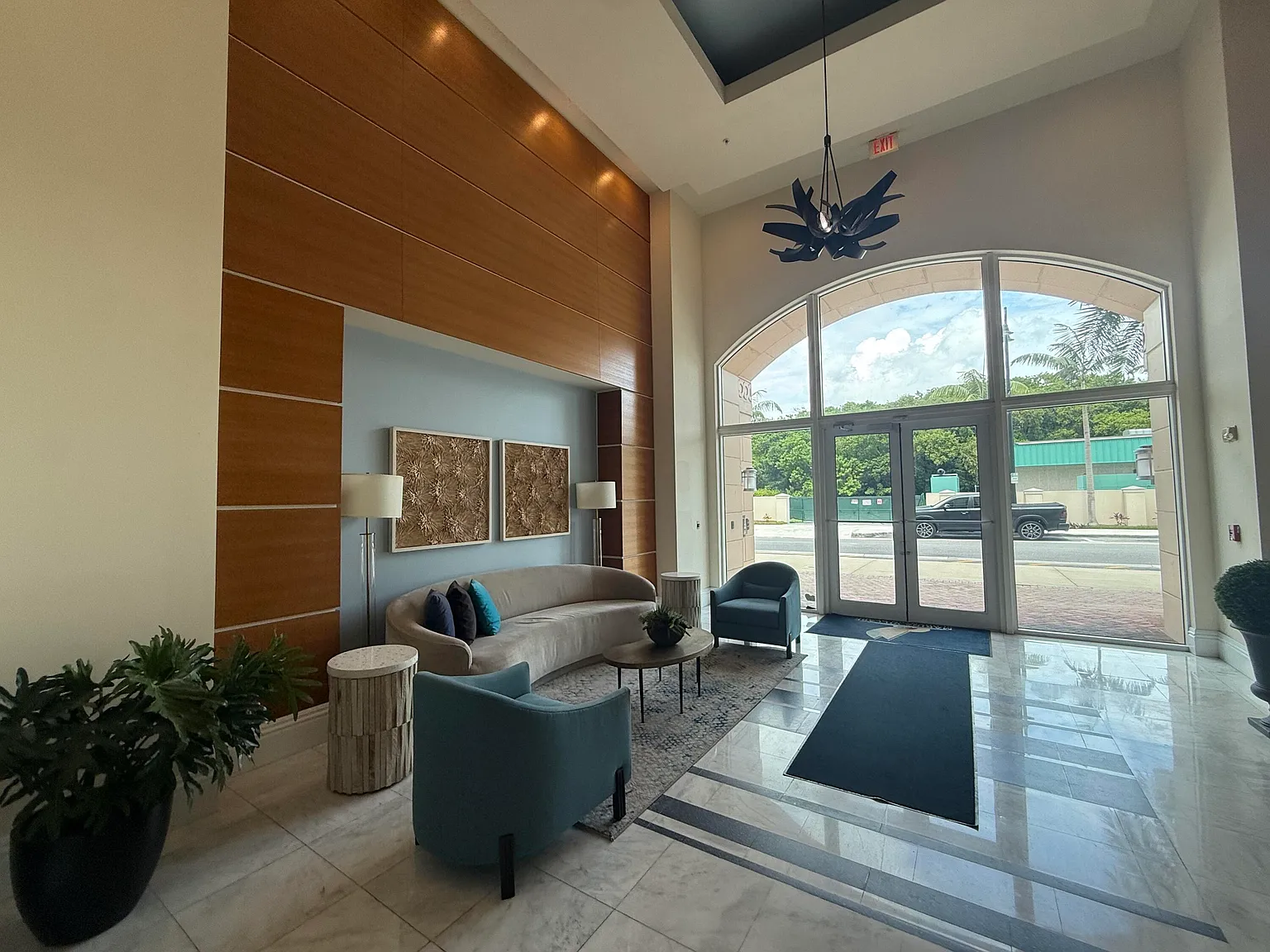 2 bed, 2.0 bath, 1130 sqft, $4,500 — Photo 4