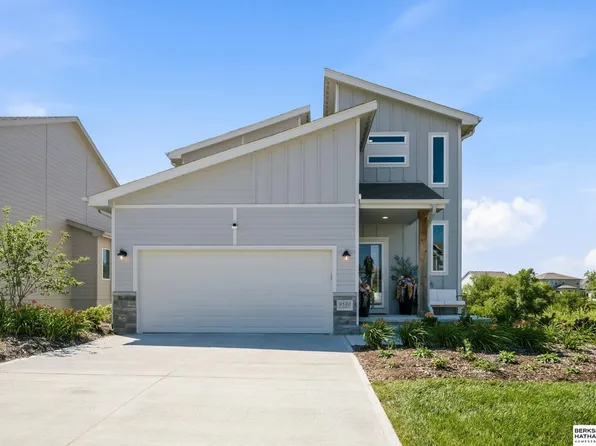 9520 S 181st St, Omaha, NE 68136