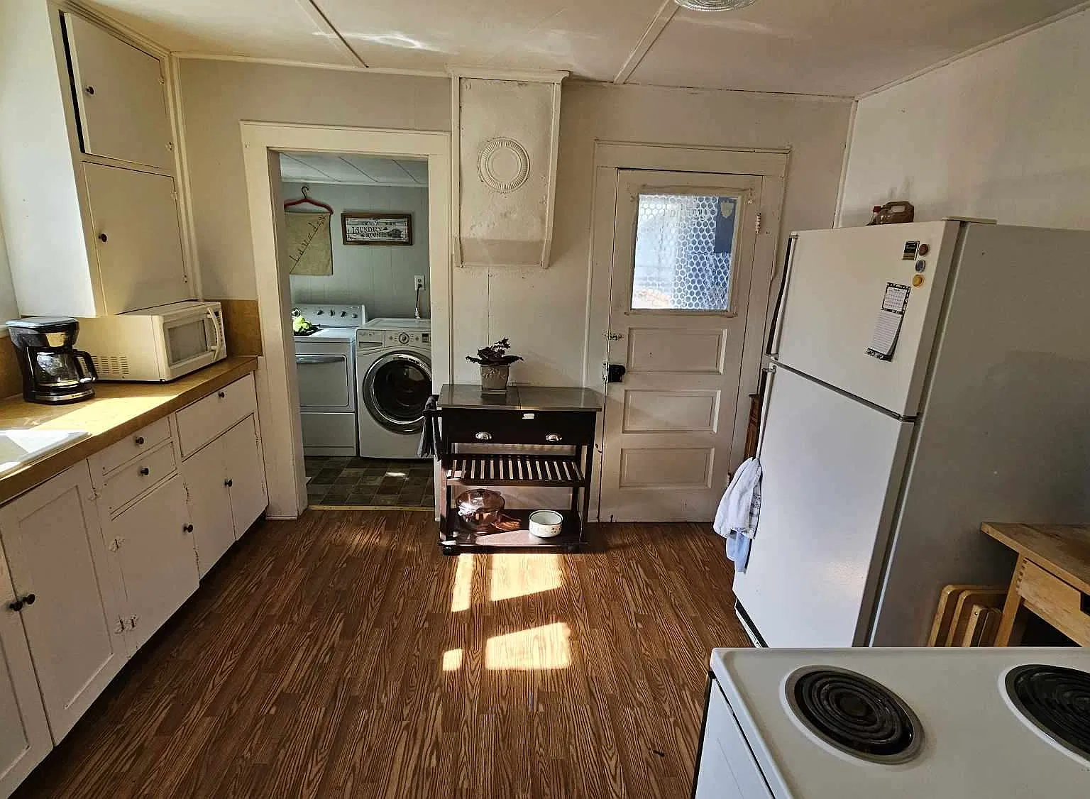 1 bed, 900 sqft, $1,300 — Photo 3