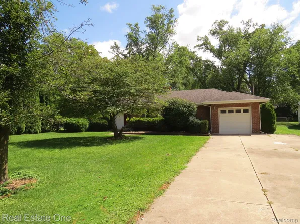 17710 Floral St, Livonia, MI 48152