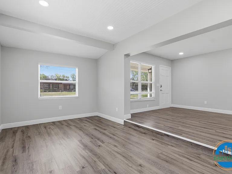 8609 Chinaberry Dr — Photo 4