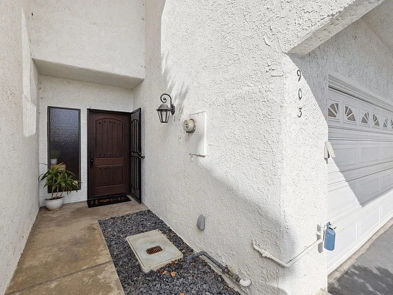 903 Vallecito Dr — Photo 2
