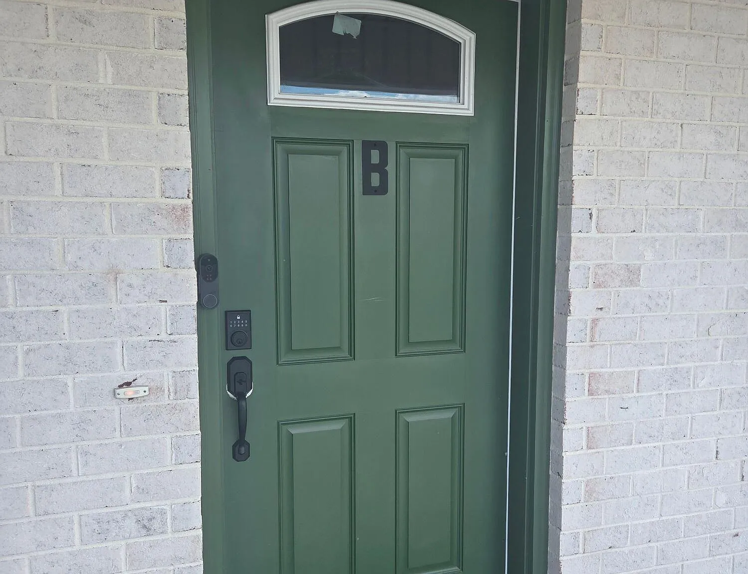 3 bed, 1325 sqft, $1,900 — Photo 2