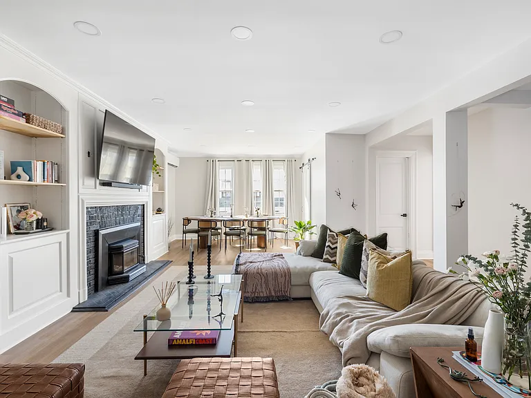 60 Stuyvesant Plz — Photo 2