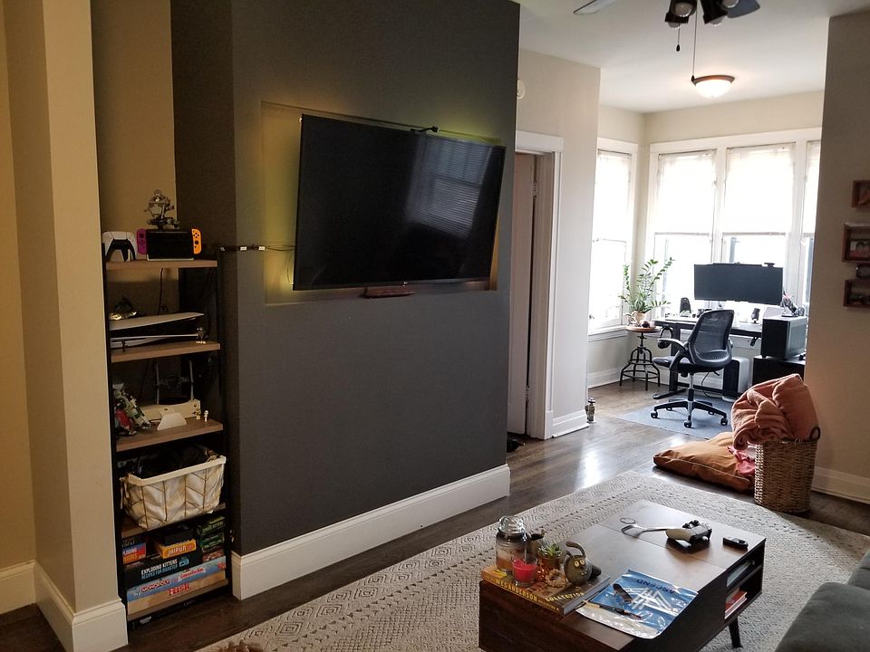 1st image of 4545 N Rockwell St #1