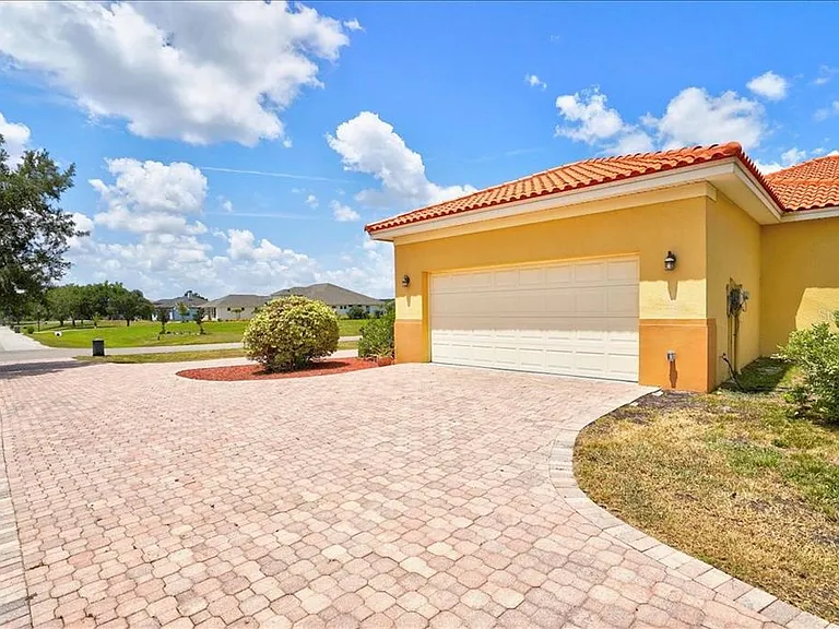 5218 Lake Toscana Dr — Photo 36