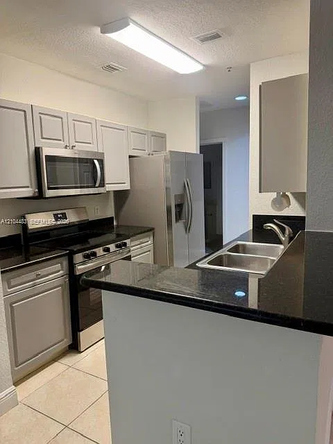 Cutler Lakes Condo — Photo 2
