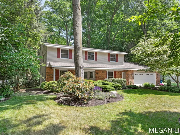 245 Greenwood Ave, Holland, MI 49424