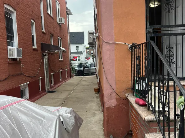 863 East 49th Street image 30 of 33