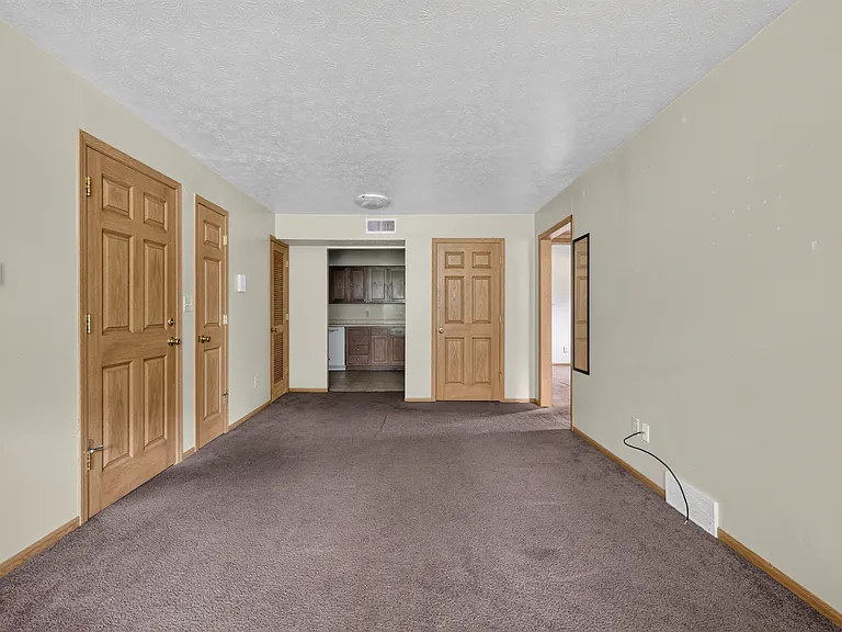 211 Park Ave #6 — Photo 4