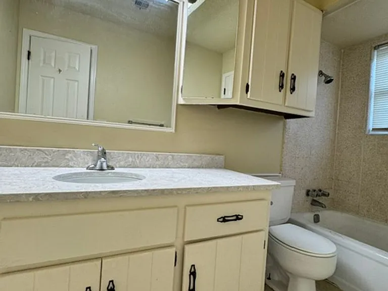 1004 Penn Ln — Photo 5