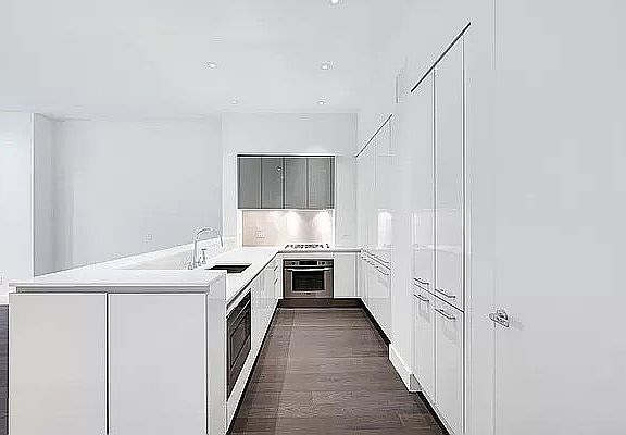 4th image of 25 Broad St APT 14T