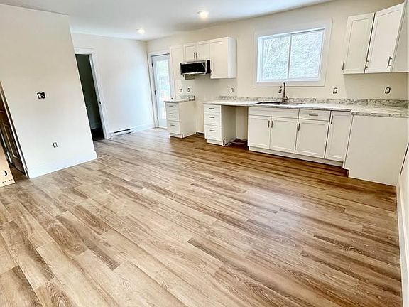 3rd image of 161 Nevers Rd #4