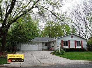 2400 Lamplight Dr, Woodbury, MN 55125