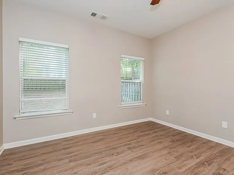 114 Creekwood Trl — Photo 9