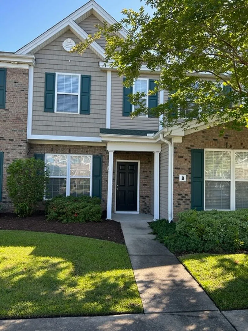 160 Chenoa Drive Unit B — Photo 1
