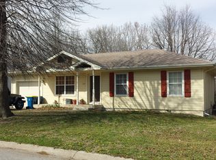 304 E 17th St, Kearney, MO 64060