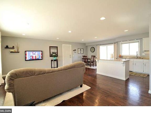 2nd image of 1008 E 143rd St