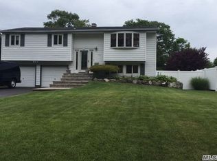 736 Pat Dr, West Islip, NY 11795