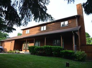 N1562 Bluebird Dr, Lake Geneva, WI 53147