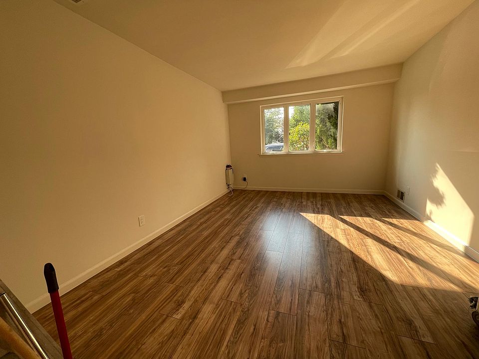 2nd image of 504 Neckar Ave