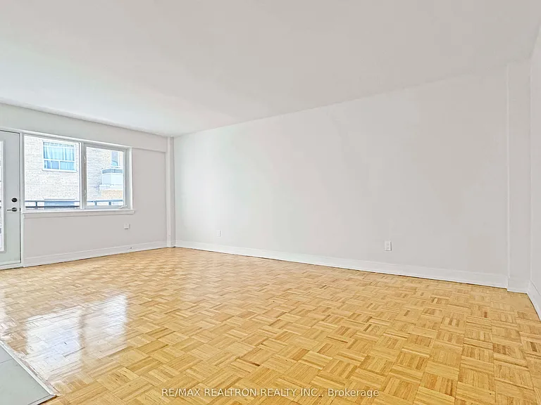 95 Lawton Blvd #607 — Photo 3