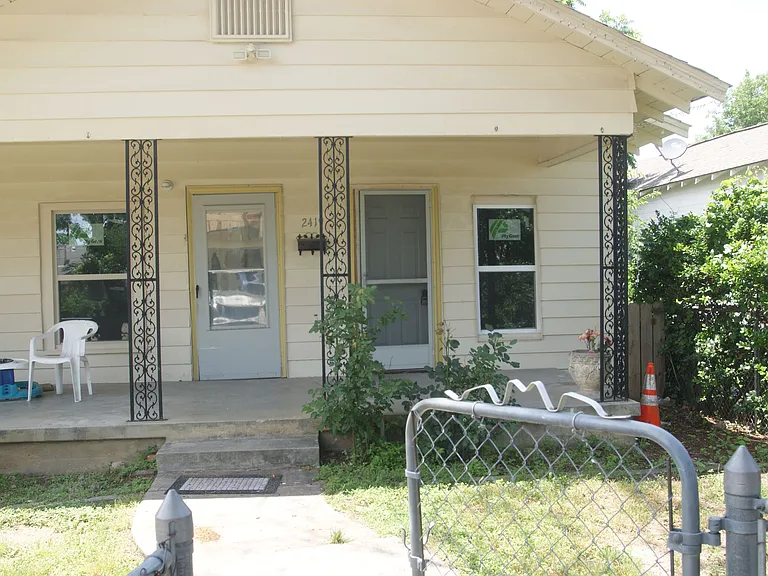2419 McKinley Ave #A — Photo 8