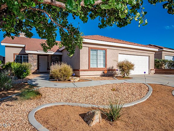 3rd image of 40266 Racquet Ln