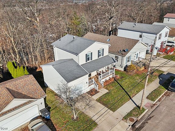 2nd image of 520 Gibbs Rd