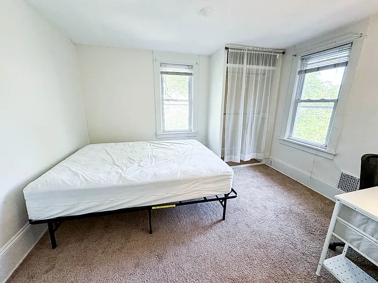213 Cornell St — Photo 5