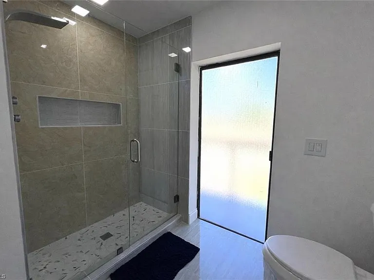 3767 Golden Gate Blvd E — Photo 10