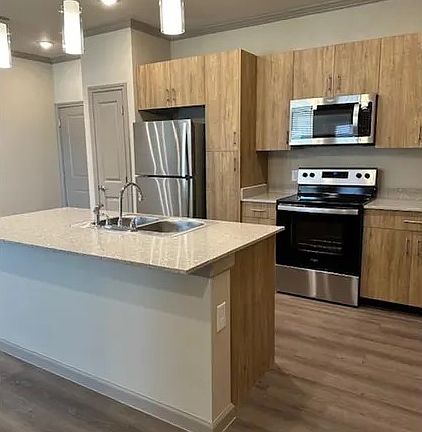 2nd image of 501 W Sam Houston Blvd #501